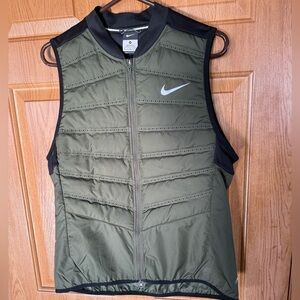 Woman’s Nike vest size medium